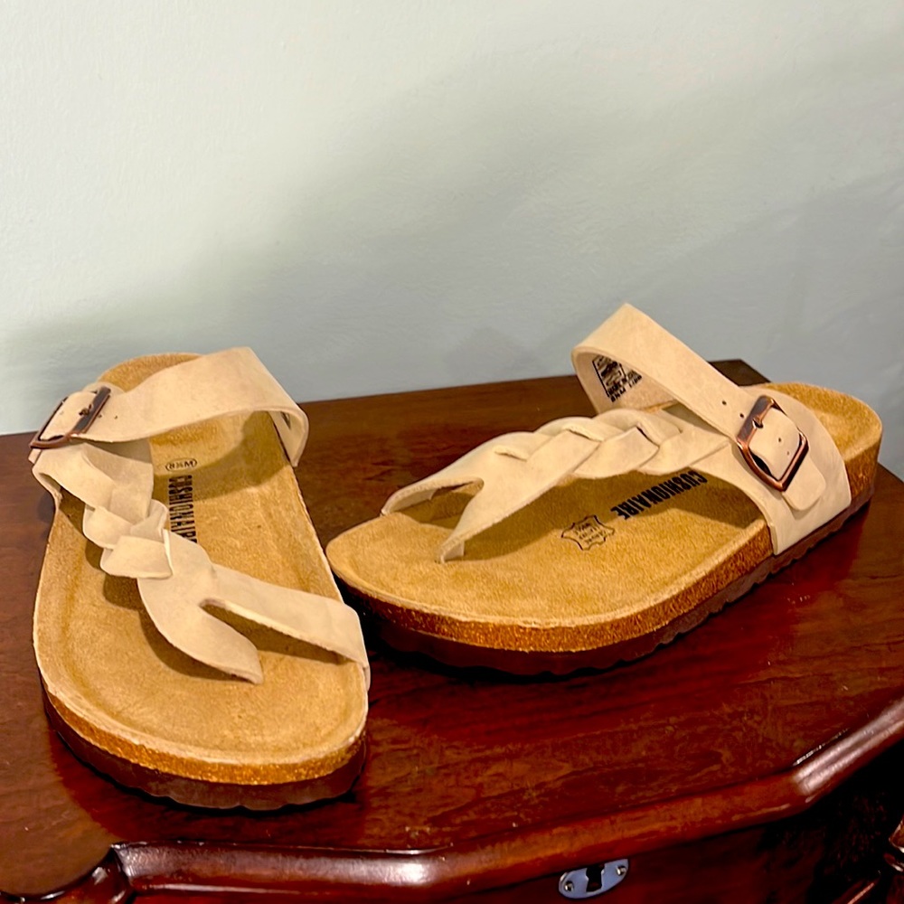 Cushionaire braided toe suede sandals - size 8.5. Never worn!